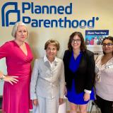 Schakowsky stands with the employees of Planned Parenthood